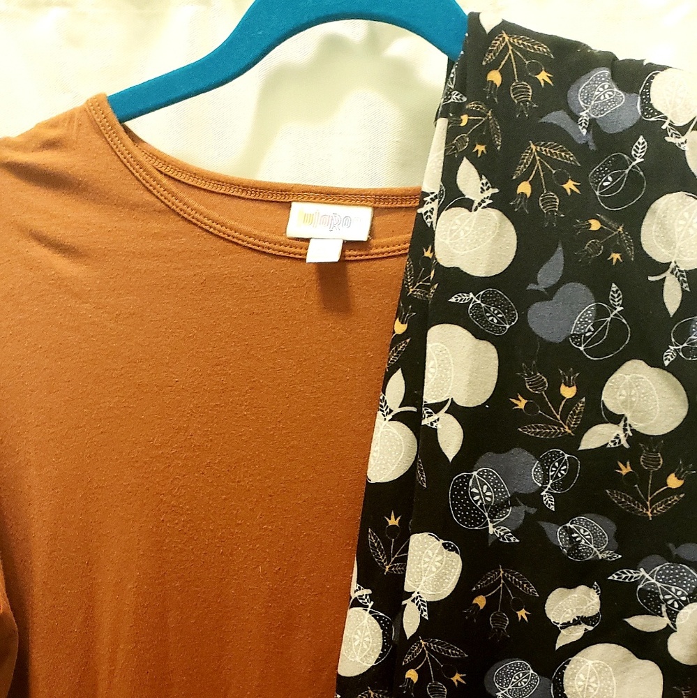 Lularoe classic tee xs and OS Leggings